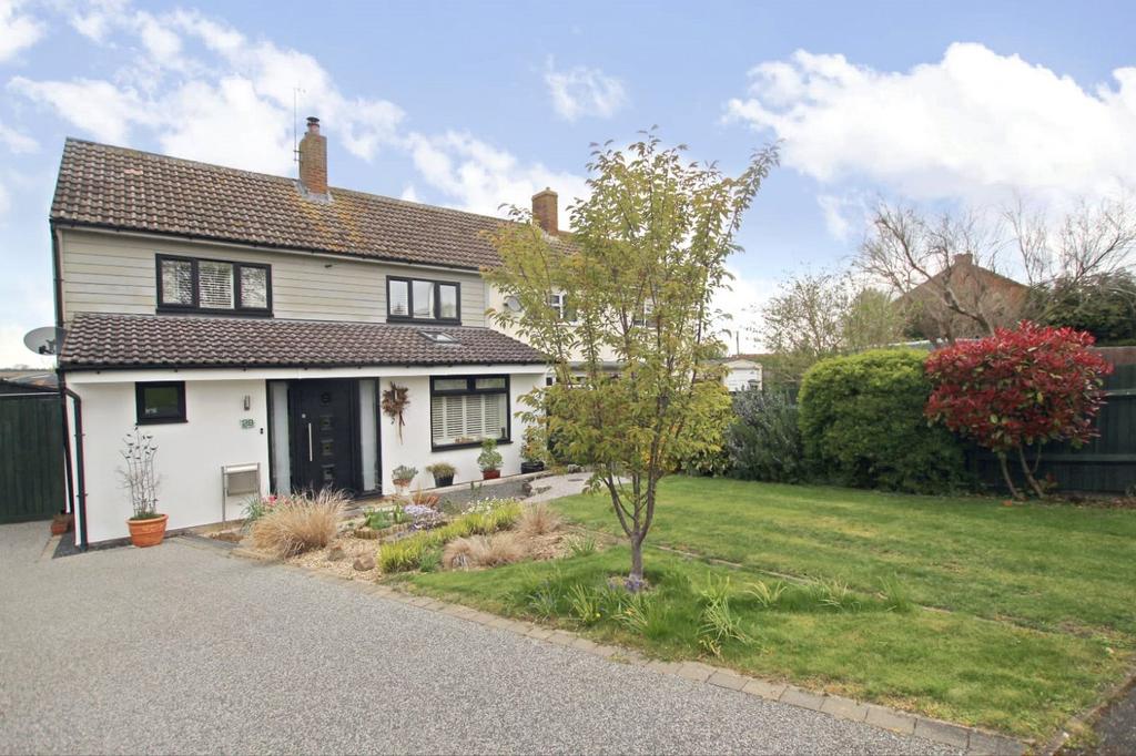 Newton Longville, Buckinghamshire MK17 3 bed semidetached house for