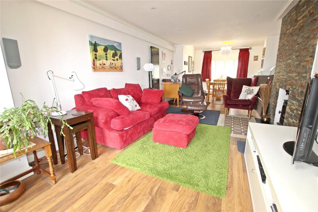 Newton Longville, Buckinghamshire MK17 3 bed semidetached house for