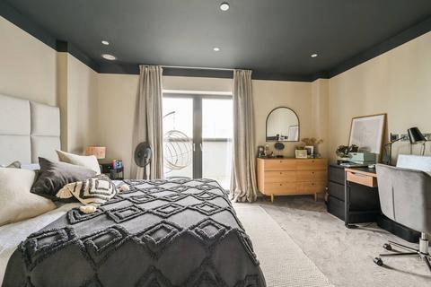 2 bedroom flat for sale, Ufford Street, Southwark, London, SE1