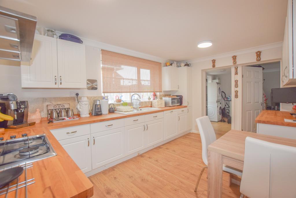 Dunholme Road, Gainsborough DN21 3 bed detached bungalow for sale £