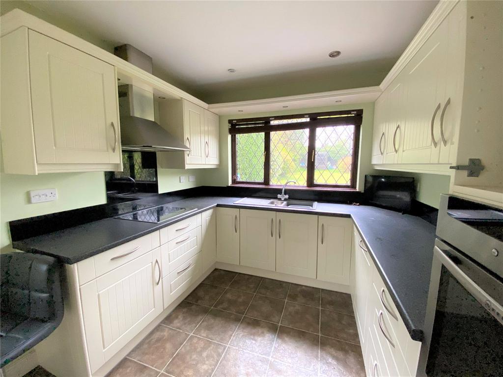 Nelson Road, Rayleigh, Essex, SS6 5 bed detached house for sale £775,000