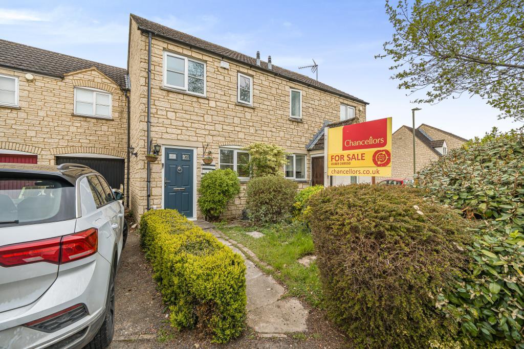 Langford, Bicester, Oxfordshire, OX26 2 bed semidetached house for sale £300,000
