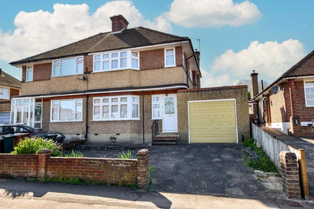 Durrants Drive, Croxley Green 3 bed semidetached house £675,000