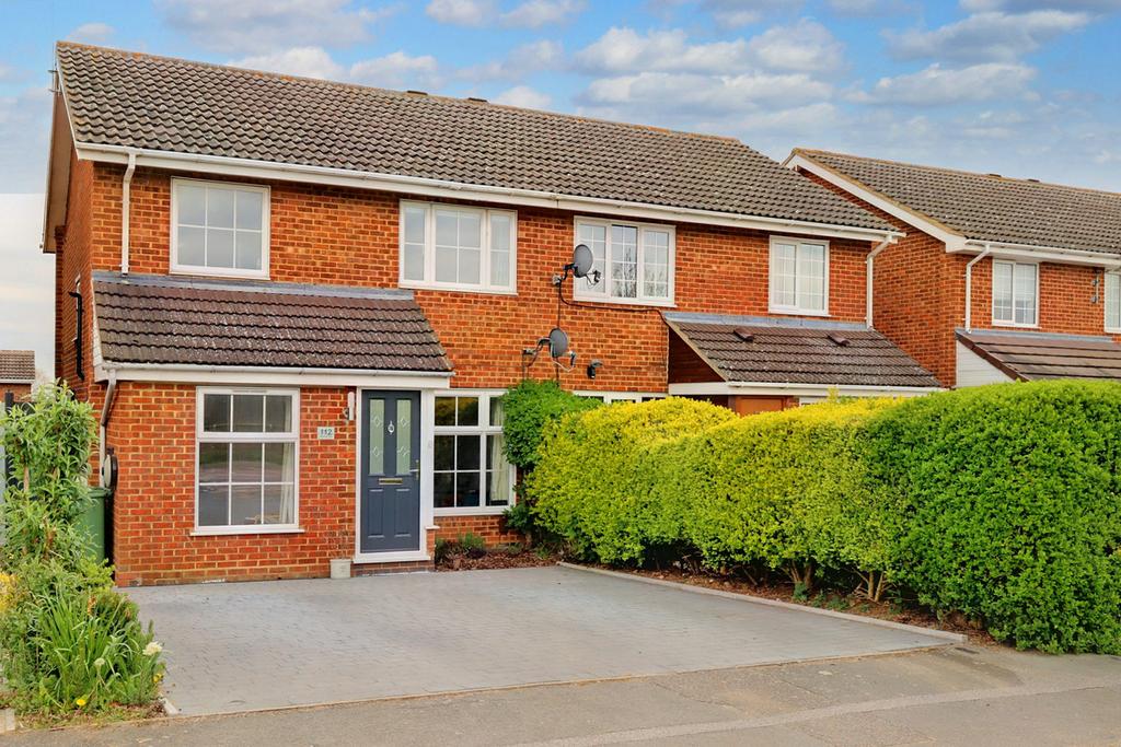 Westbury Lane, Newport Pagnell 3 bed semidetached house for sale £380,000