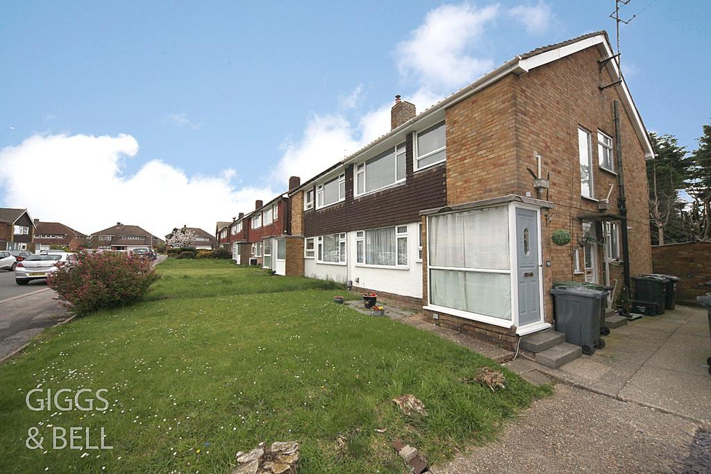 Birchen Grove, Luton, Bedfordshire, LU2 2 bed maisonette - £200,000