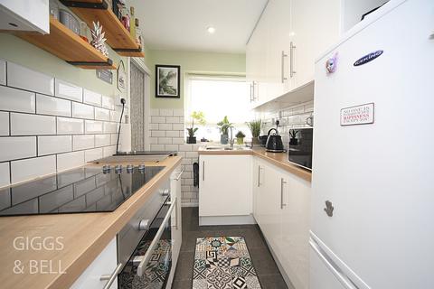196 Birchen Grove, Luton, LU2 7TP