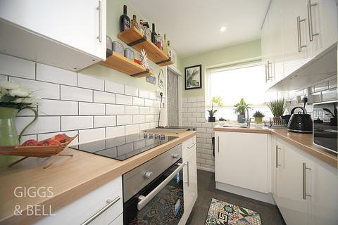 196 Birchen Grove, Luton, LU2 7TP