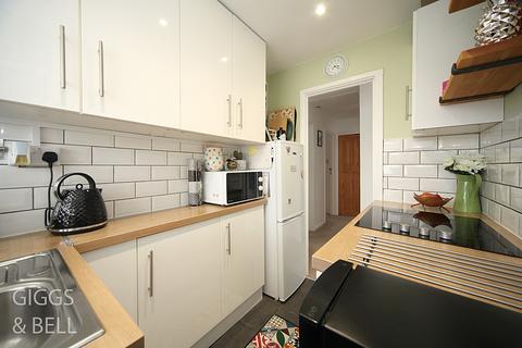 196 Birchen Grove, Luton, LU2 7TP