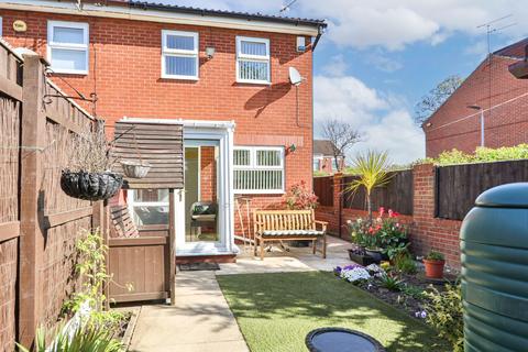 2 bedroom end of terrace house for sale - James Niven Court, Hull,  HU9 3AQ