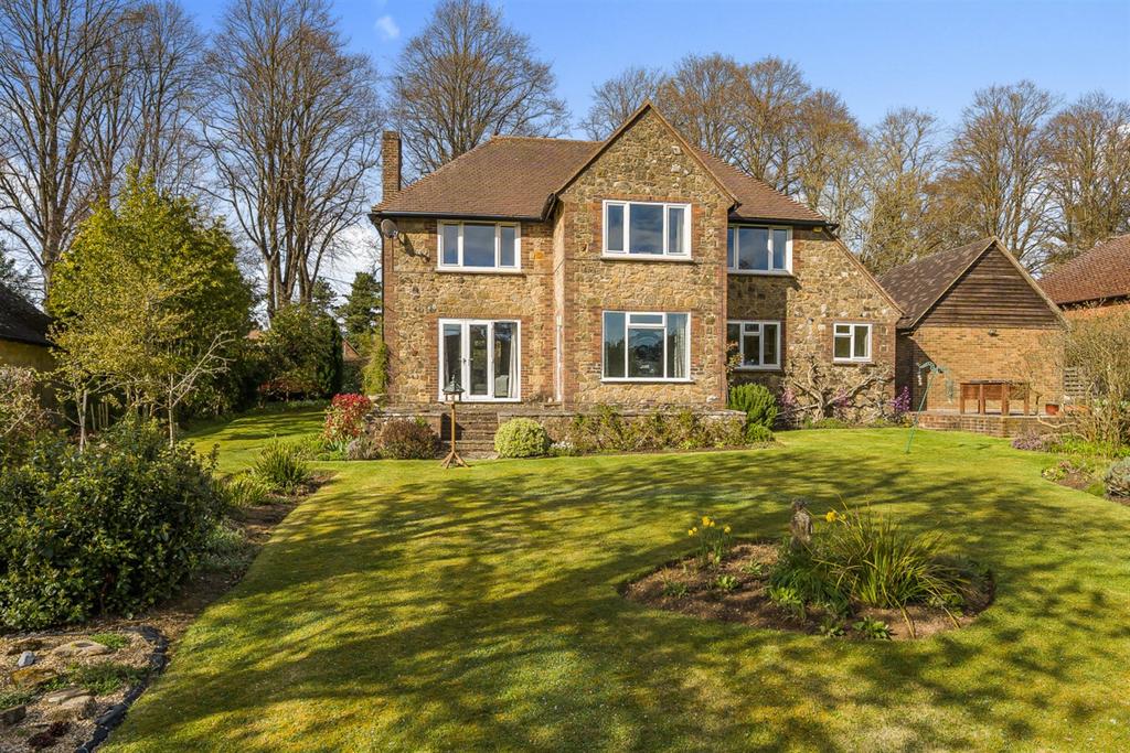 Melton Drive, Storrington, RH20 3 bed detached house for sale £850,000