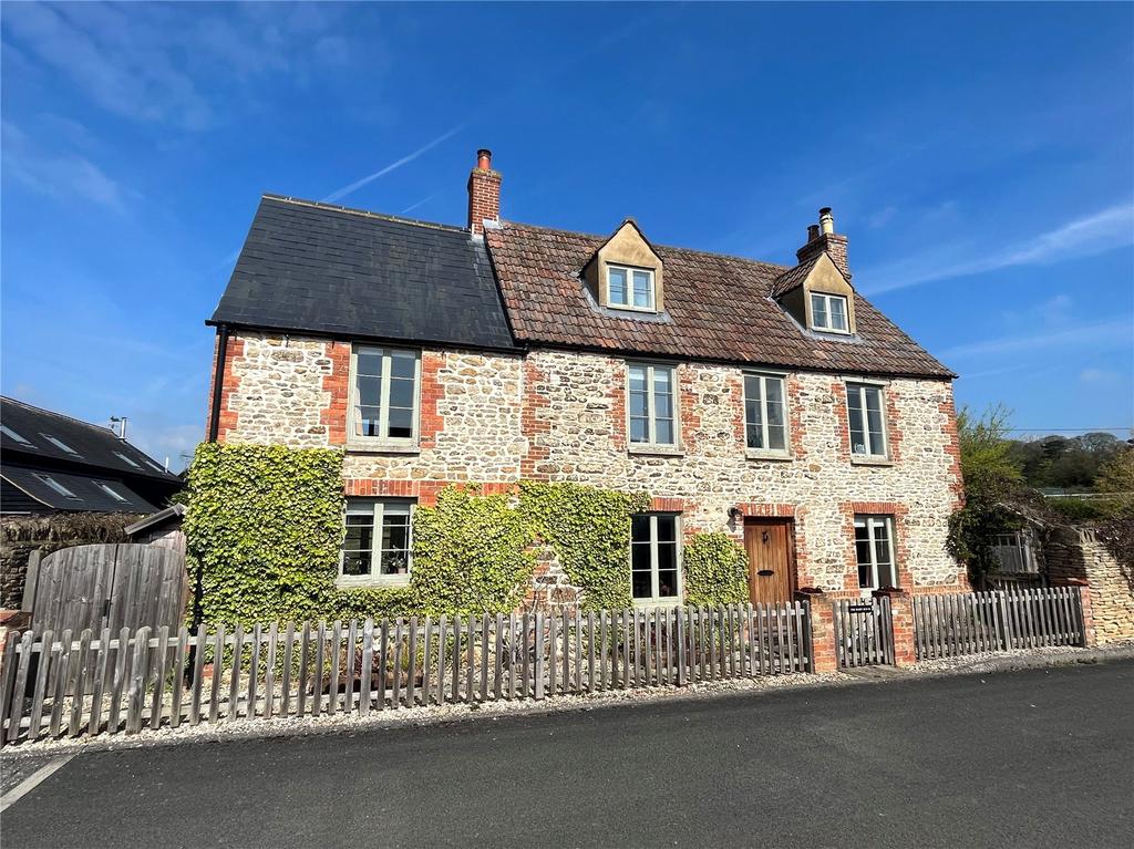 Silver Street, Fernham, Faringdon, Oxfordshire, SN7 5 bed detached house for sale £1,075,000