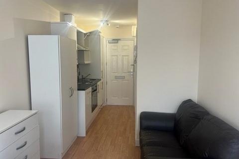 Studio to rent, Flat ,  Park Street, Luton