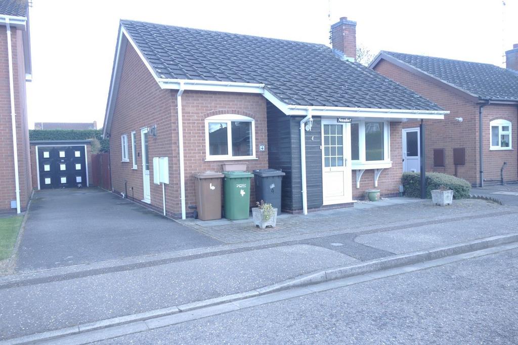 Cheltenham Close, Peterborough... 2 bed bungalow £775 pcm (£179 pw)