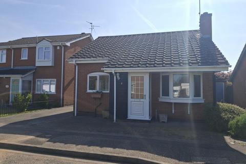 2 bedroom detached bungalow to rent, Cheltenham Close, Eastfield, Peterborough, Cambridgeshire. PE1 4EB