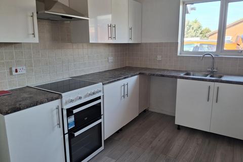 2 bedroom detached bungalow to rent, Cheltenham Close, Eastfield, Peterborough, Cambridgeshire. PE1 4EB