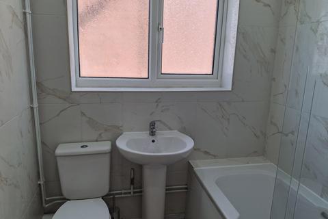 2 bedroom detached bungalow to rent, Cheltenham Close, Eastfield, Peterborough, Cambridgeshire. PE1 4EB