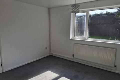 2 bedroom detached bungalow to rent, Cheltenham Close, Eastfield, Peterborough, Cambridgeshire. PE1 4EB