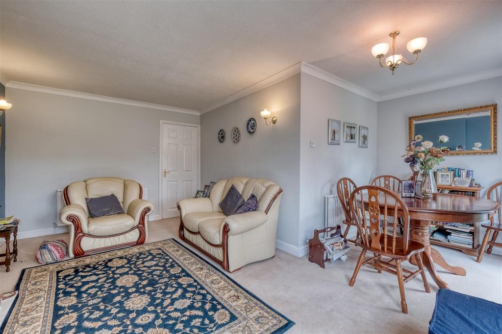 Dovecote Road, Bromsgrove, B61 7BP 3 bed semidetached house £269,995