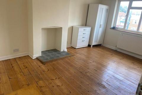 4 bedroom maisonette to rent, Surbiton,  Surrey,  KT6