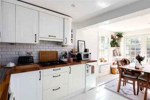 13a Carlton Square, London, E1 4EH