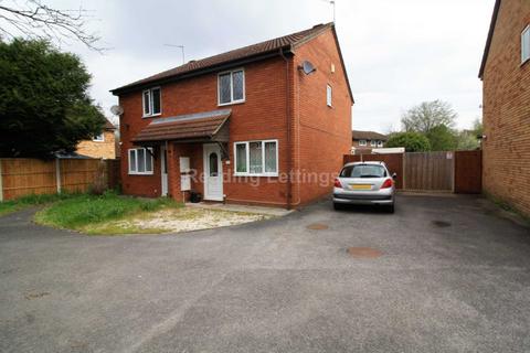 3 bedroom semi-detached house to rent, Laburnum Road - Winnersh