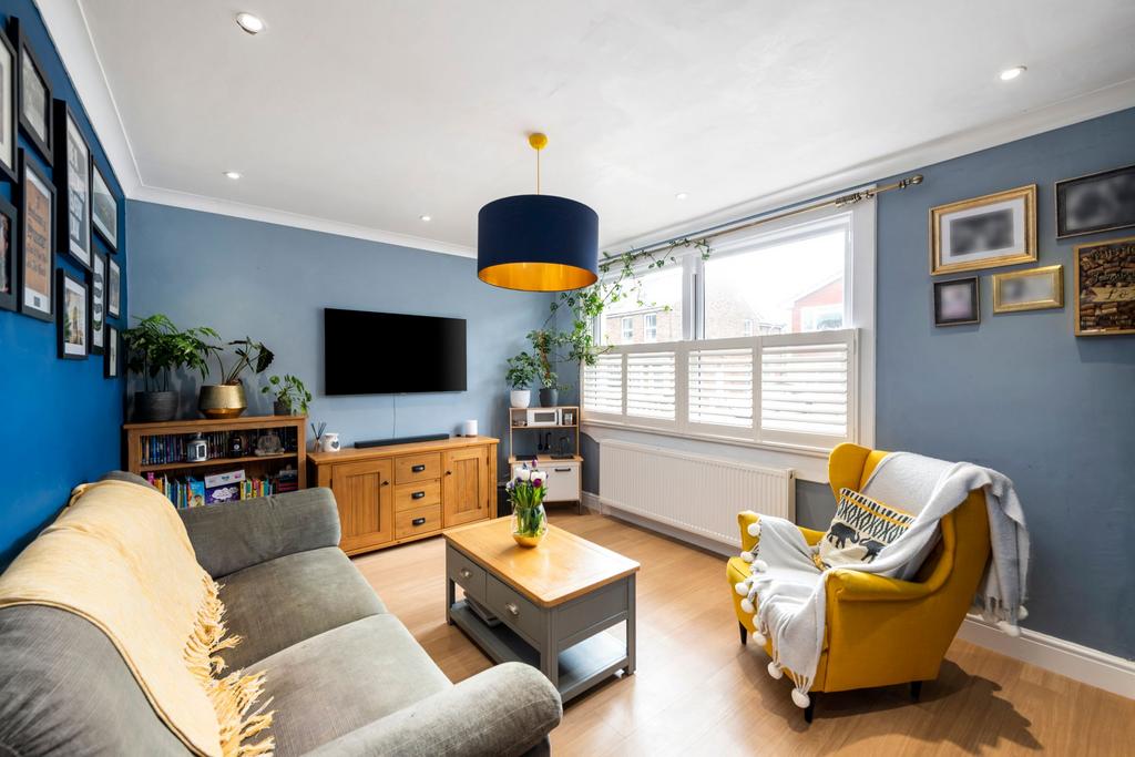 Victoria Road, Redhill, RH1 3 bed detached house for sale £525,000