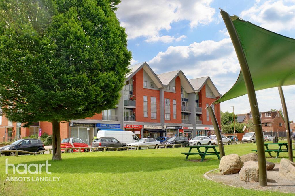 School Mead, Abbots Langley 2 bed apartment £280,000