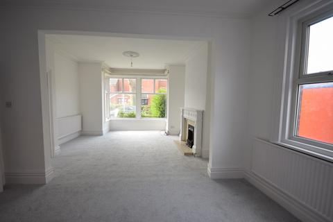 4 bedroom semi-detached house to rent, Oxford Road, Ansdell