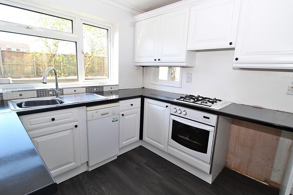Bluebell Close, Flitwick 3 bed detached house £1,600 pcm (£369 pw)