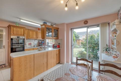 18 Amington Road, Shirley, Solihull, B90 2RF