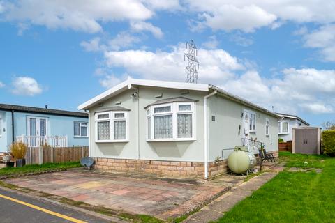 2 bedroom mobile home for sale, Bonehurst Road, Horley RH6