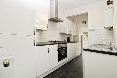 2 bedroom semi-detached house to rent, Malvern Road, Hornchurch, RM11
