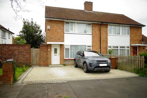 3 bedroom semi-detached house for sale - Metcalf Road, Ashford, TW15