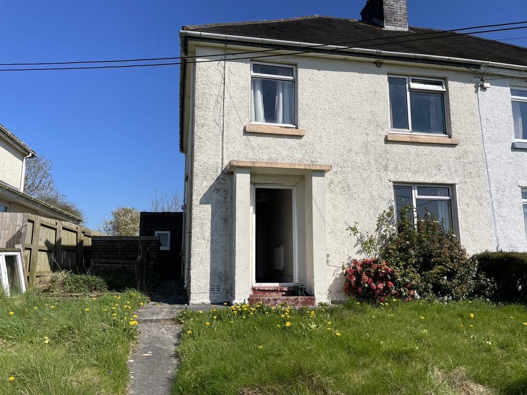Llawhaden, Narberth, Pembrokeshire 3 bed semidetached house £165,000