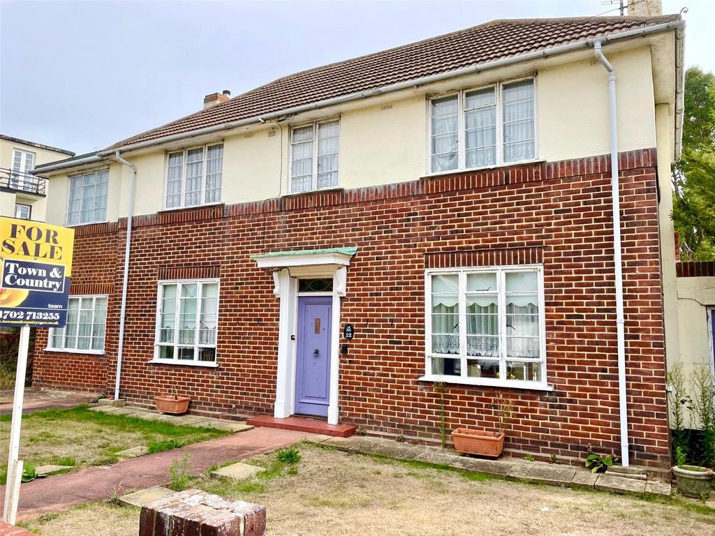 Quorn Gardens, LeighonSea, Essex, SS9 5 bed house £699,995