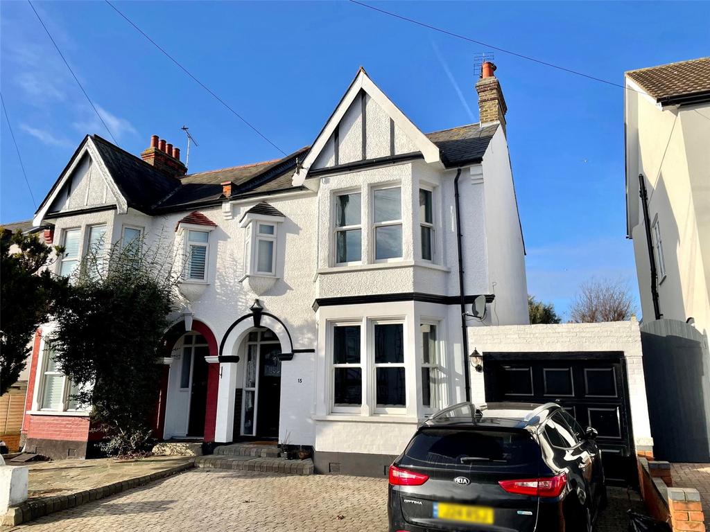 Marine Avenue, LeighonSea, Essex, SS9 4 bed semidetached house for