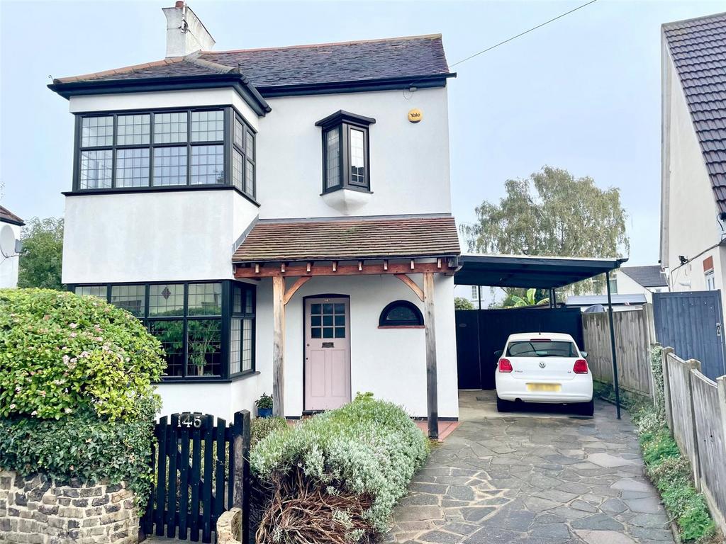 Southbourne Grove, WestcliffonSea, Essex, SS0 3 bed detached house