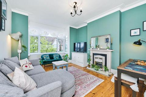 81b Wyatt Park Road, London, SW2 3TW