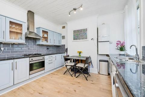 81b Wyatt Park Road, London, SW2 3TW