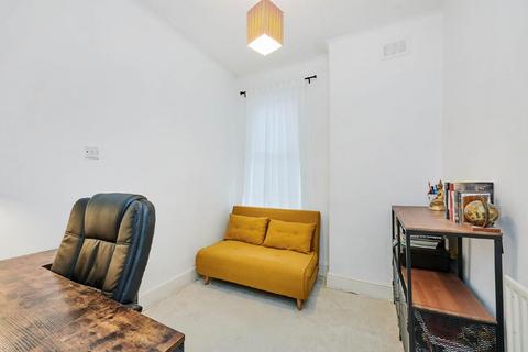 81b Wyatt Park Road, London, SW2 3TW