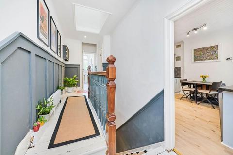 81b Wyatt Park Road, London, SW2 3TW