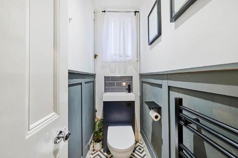 81b Wyatt Park Road, London, SW2 3TW