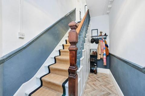 81b Wyatt Park Road, London, SW2 3TW
