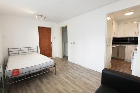 Studio to rent, William Tarver Close, Warwick, CV34