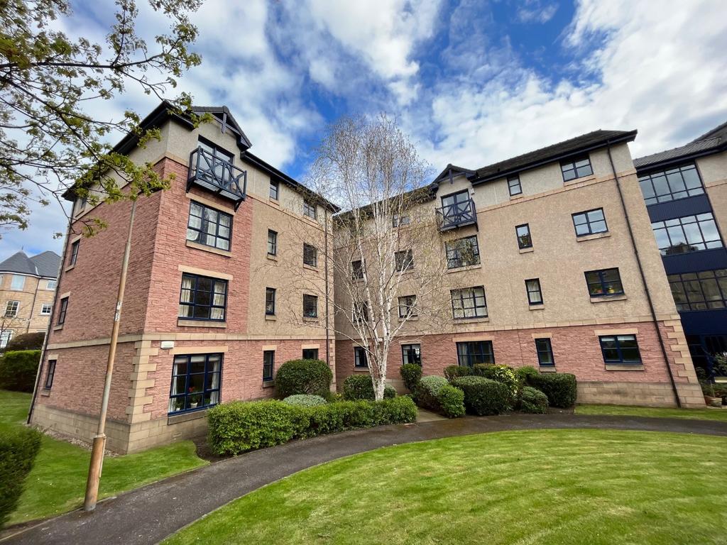 Russell Gardens, Roseburn, Edinburgh... 2 bed flat £1,250 pcm (£288 pw)
