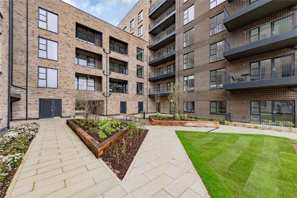 Clara Rackham Street, Cambridge... 2 bed apartment - £1,950 pcm (£450 pw)