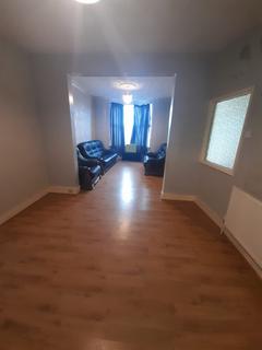 3 bedroom semi-detached house to rent, Perkins Road, Ilford IG2