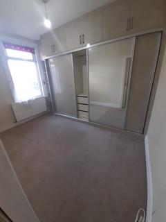 3 bedroom semi-detached house to rent, Perkins Road, Ilford IG2