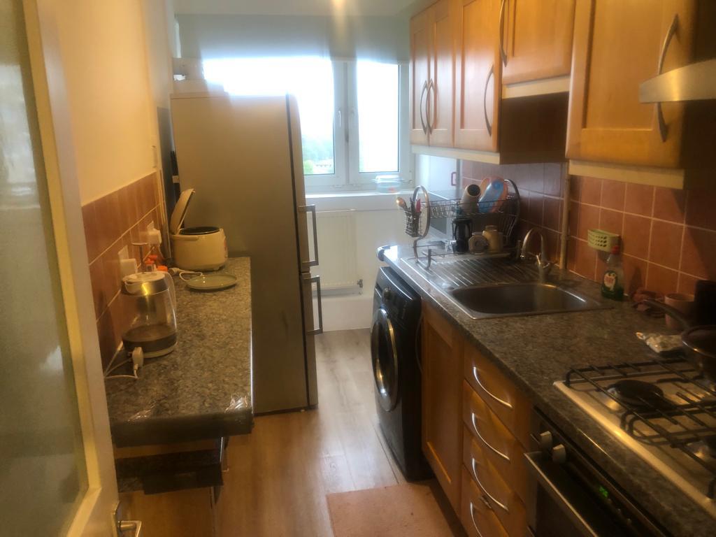 Allenford House, Tunworth Crescent... 1 bed flat £1,400 pcm (£323 pw)