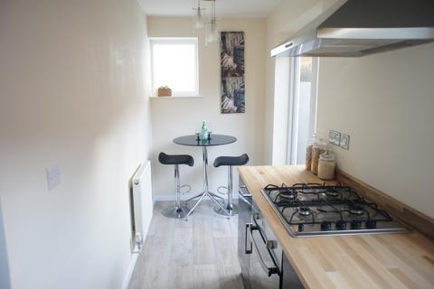 2 bedroom end of terrace house to rent, Westminster Road, Redhills, Exeter, EX4